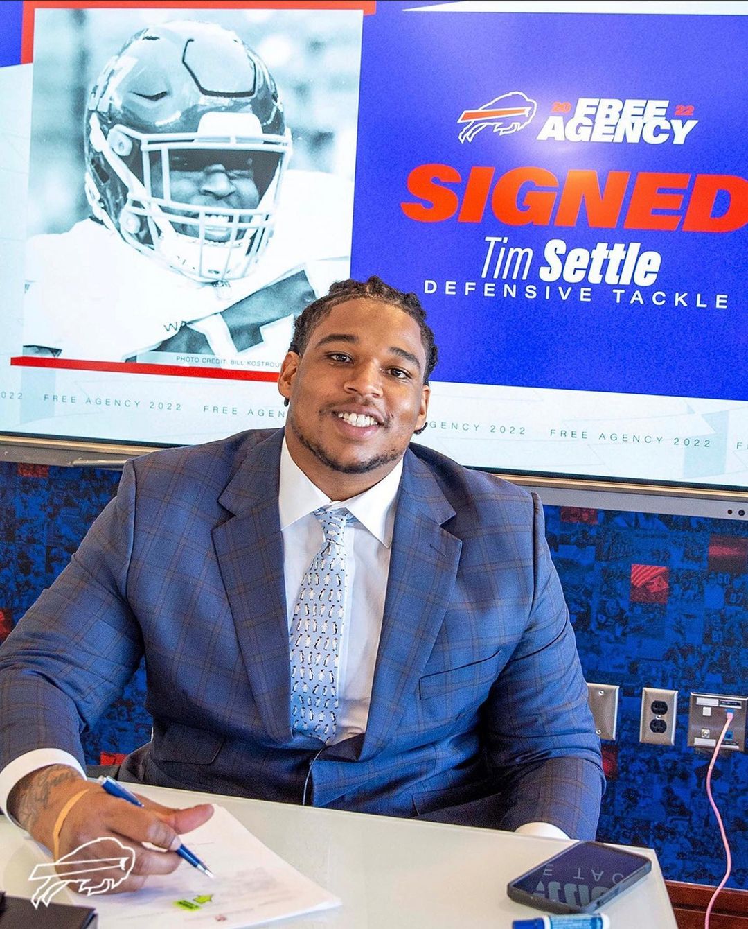 Tim Settle Jr. Signing contract with the Buffalo Bills